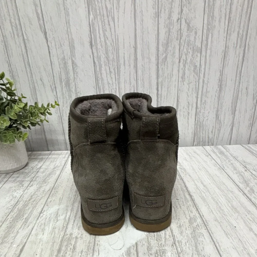 Womens Size 8 UGG Australia Classic Mini Gray Suede Shearling Lined Bootie